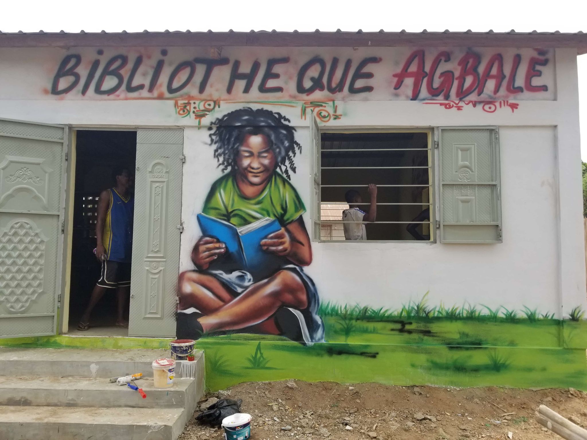 La Bibliothèque agbale au Togo en travaux et décorée de street art