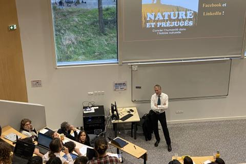 Conférence Marc-André Sélosse à l'istom face aux étudiants de l'istom